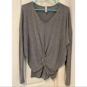 Jolie light heathered-grey top with front knot